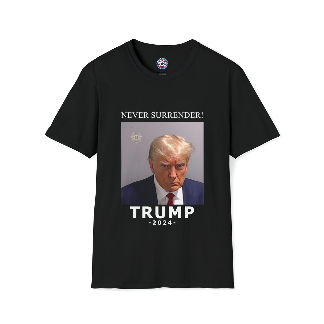 Trump's Mugshot (Never Surrender) - T-Shirt